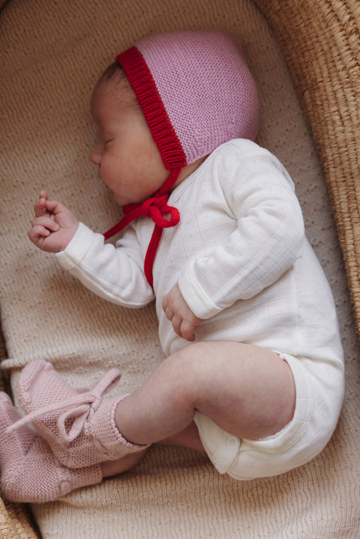 Hvid Newborn Bonnet Dolly Cotton Candy - Red