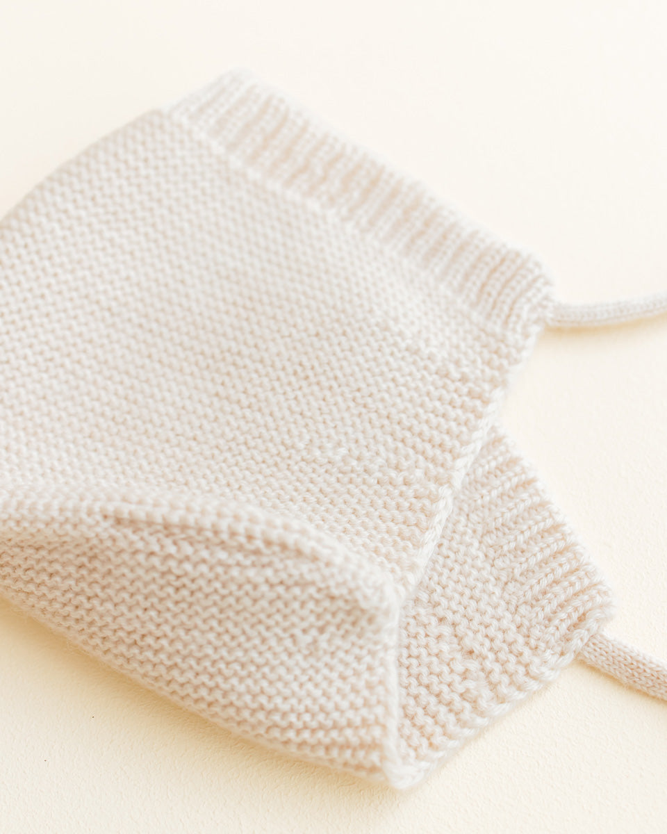 Hvid Newborn Bonnet Dolly Cream