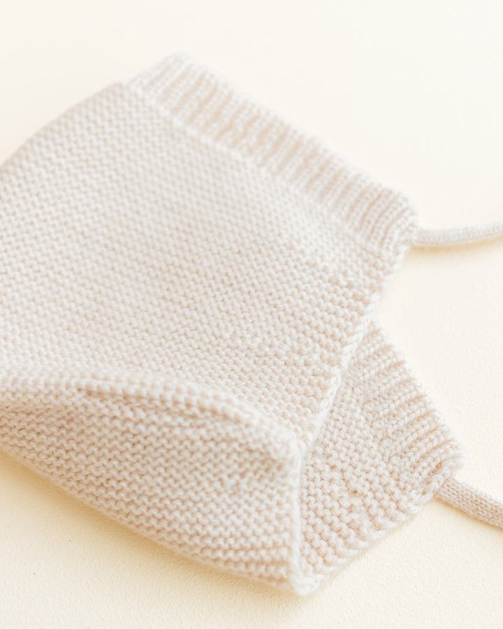 Hvid Newborn Bonnet Dolly Cream