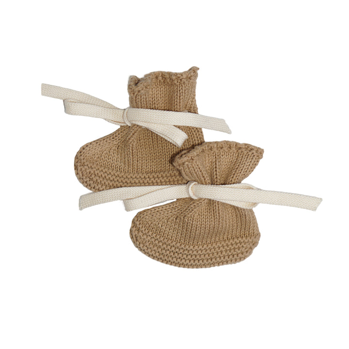 Pequeno Tocon Knitted Baby Booties Camel