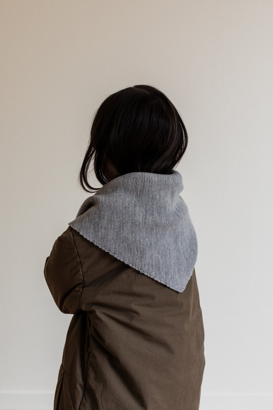 Hvid Josephina Triangle Scarf Grey Melange